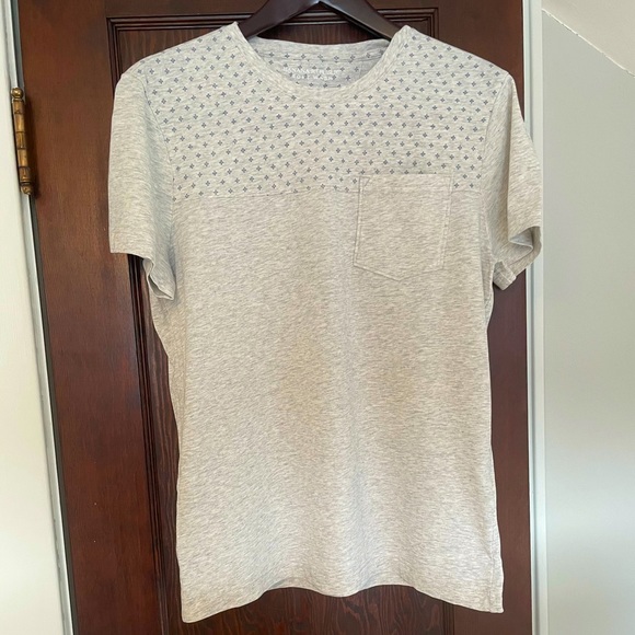 Banana Republic tee. M.